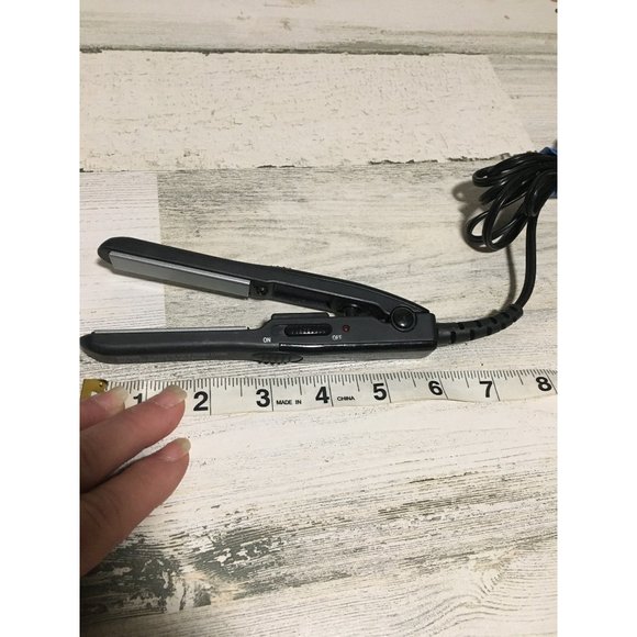 Conair mini 6” electric hair flat iron - Picture 4 of 5